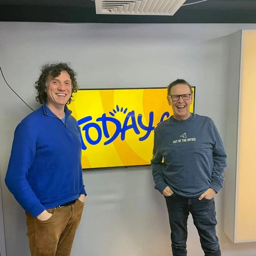 Ireland tour in full swing 🇮🇪
Live quizzes, nonstop press, radio, podcasts&hellip; @bonesgiles everywhere right now 🧠🔥

@nolanjulian @felandavidson