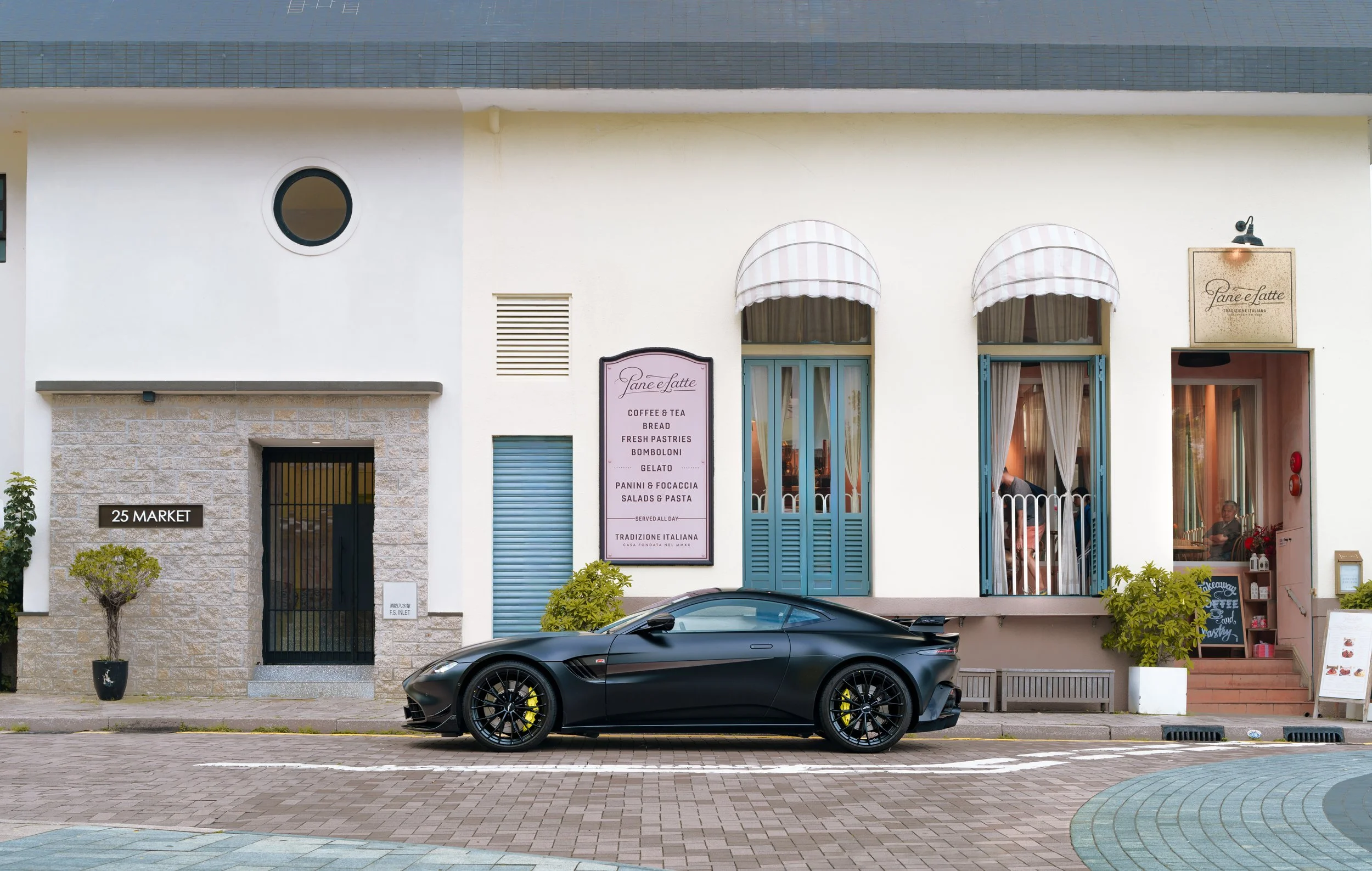 Aston Martin F1 Vantage