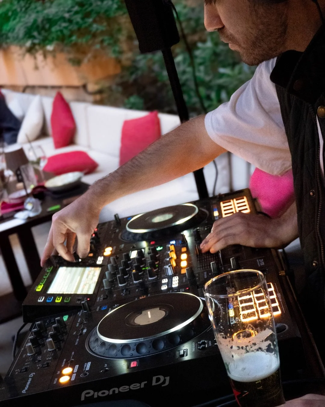 Some shots from last night 📸

Thanks to @northoftiber.music for the mood 🎧 and thank you all for making it special✨

Next event: see you on May 27th for the next Amaranto DJ set 🍸🎧

#amarantorome #cocktailbar #romaparioli 

☎+39 06 8416587
📧amar