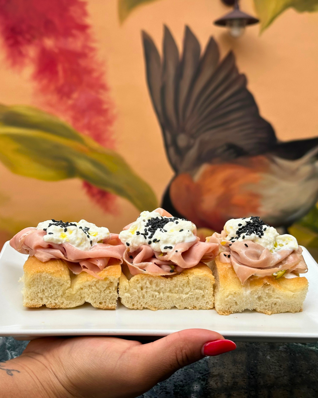 Cubotto di focaccia con mortadella e stracciatella aperitivo roma Parioli 