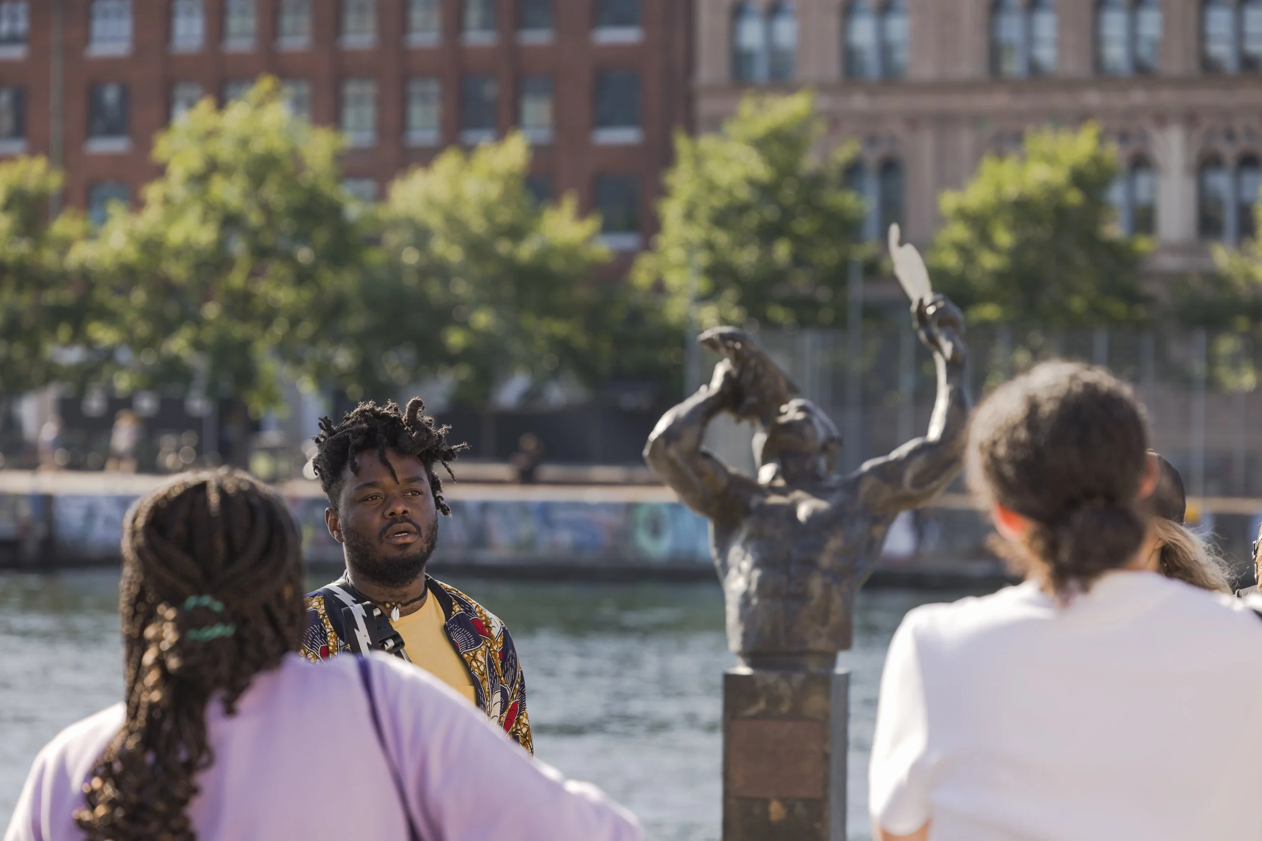 Guided tour as part of CAFX in front of the Freedom Statue by Bright Bimpong, photo Francesco Martello, photo Francesco Martello 