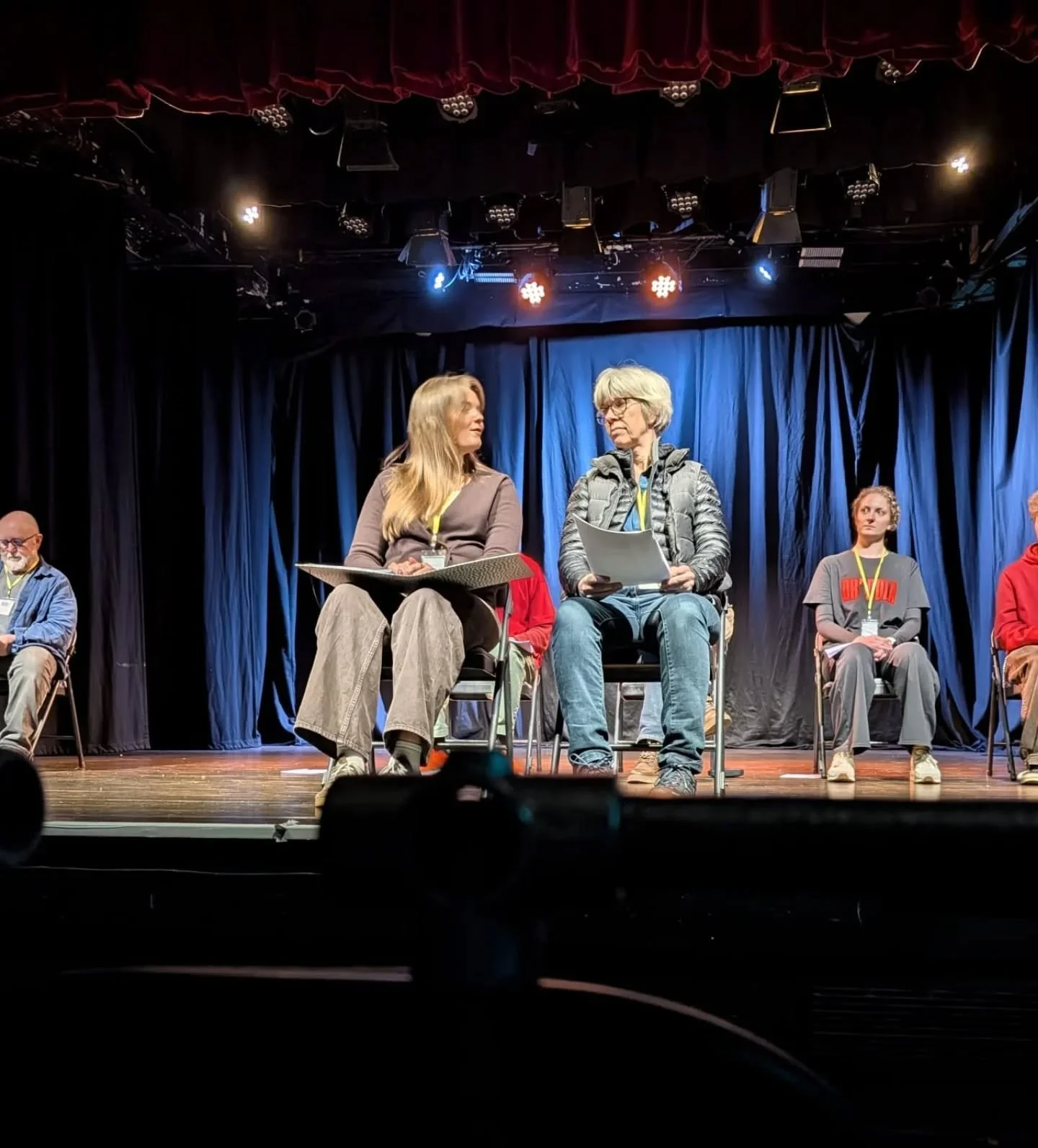 Super fun day today becoming a playwright! For the last six weeks I've been doing a playwriting course with @notalexrobins, culminating in a performance at the Barnfield Theatre in Exeter tonight 🎭 

The actors were AMAZING - reading six short plays