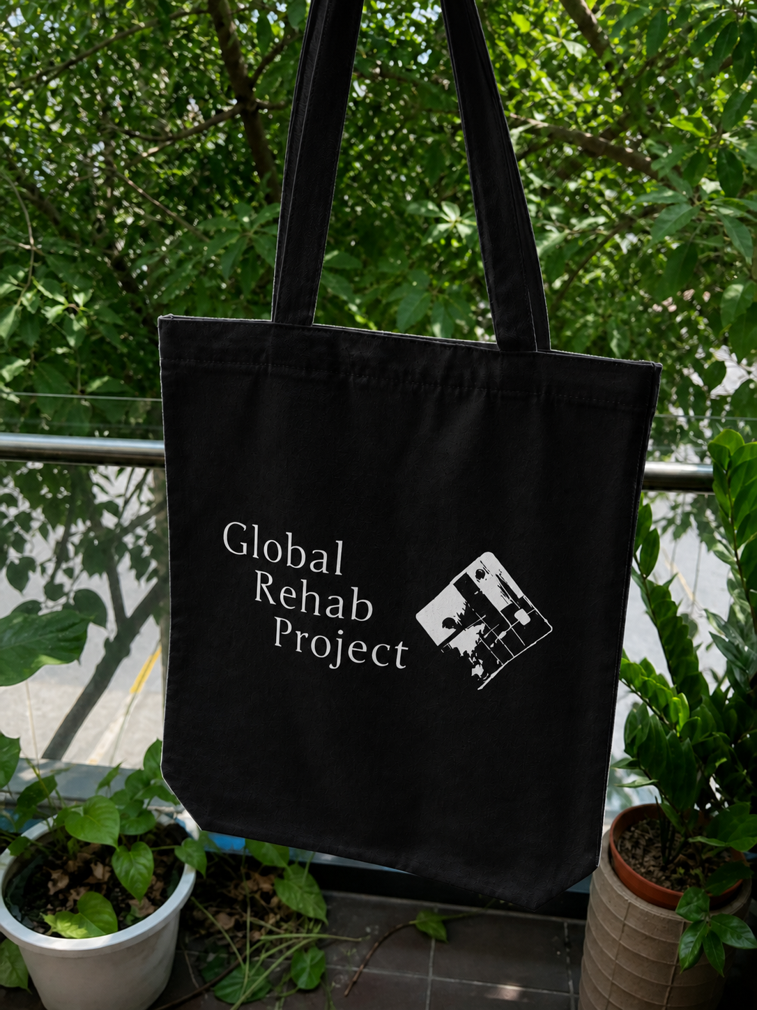 black tote.png