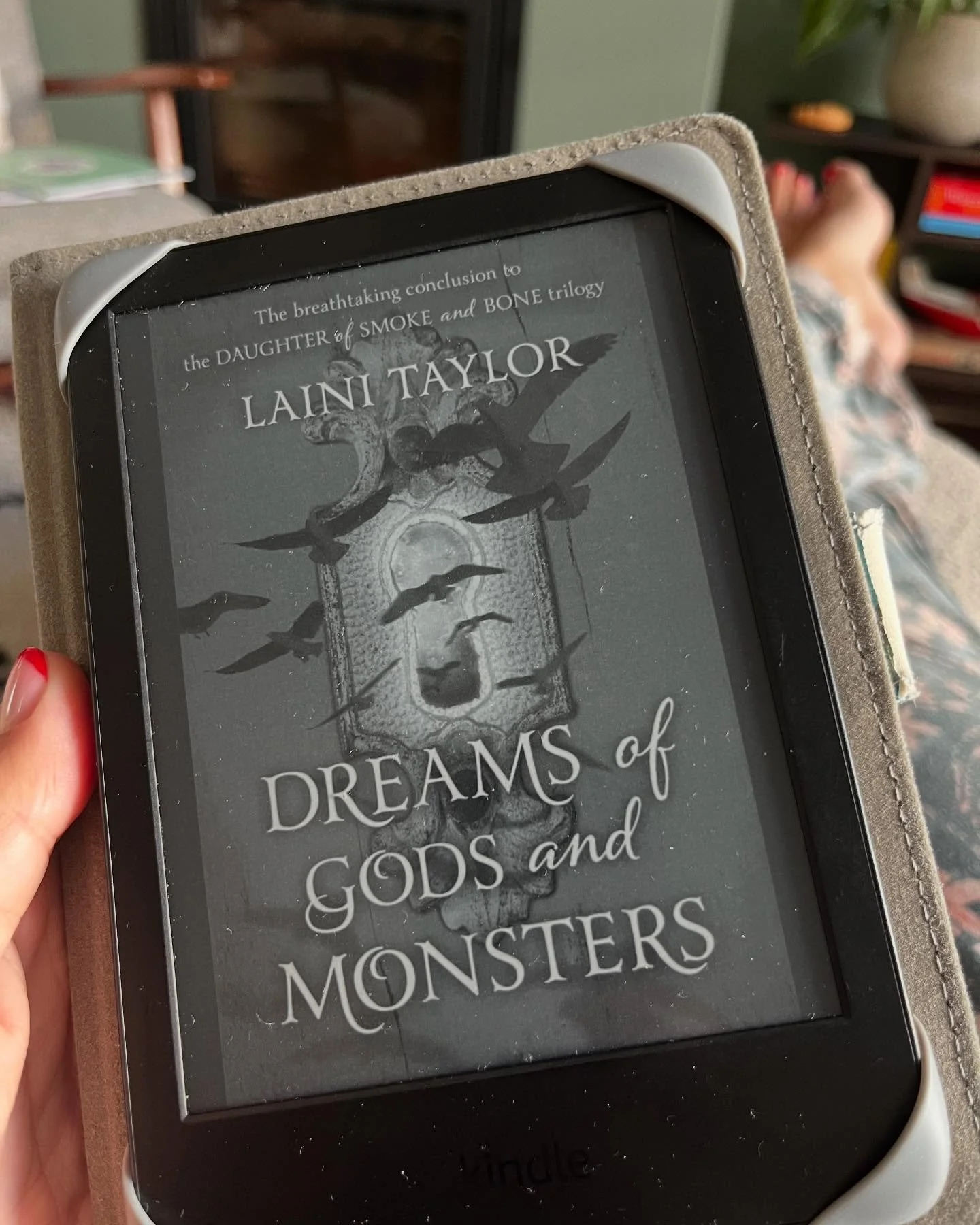 Currently prepping my submission package and my brain is clogged with loglines, pitch lines, hooks&hellip;.This one is just 👩🏻&zwj;🍳💋

&ldquo;In a dark and dusty shop, a devil&rsquo;s supply of human teeth grows dangerously low.&rdquo;

I first r