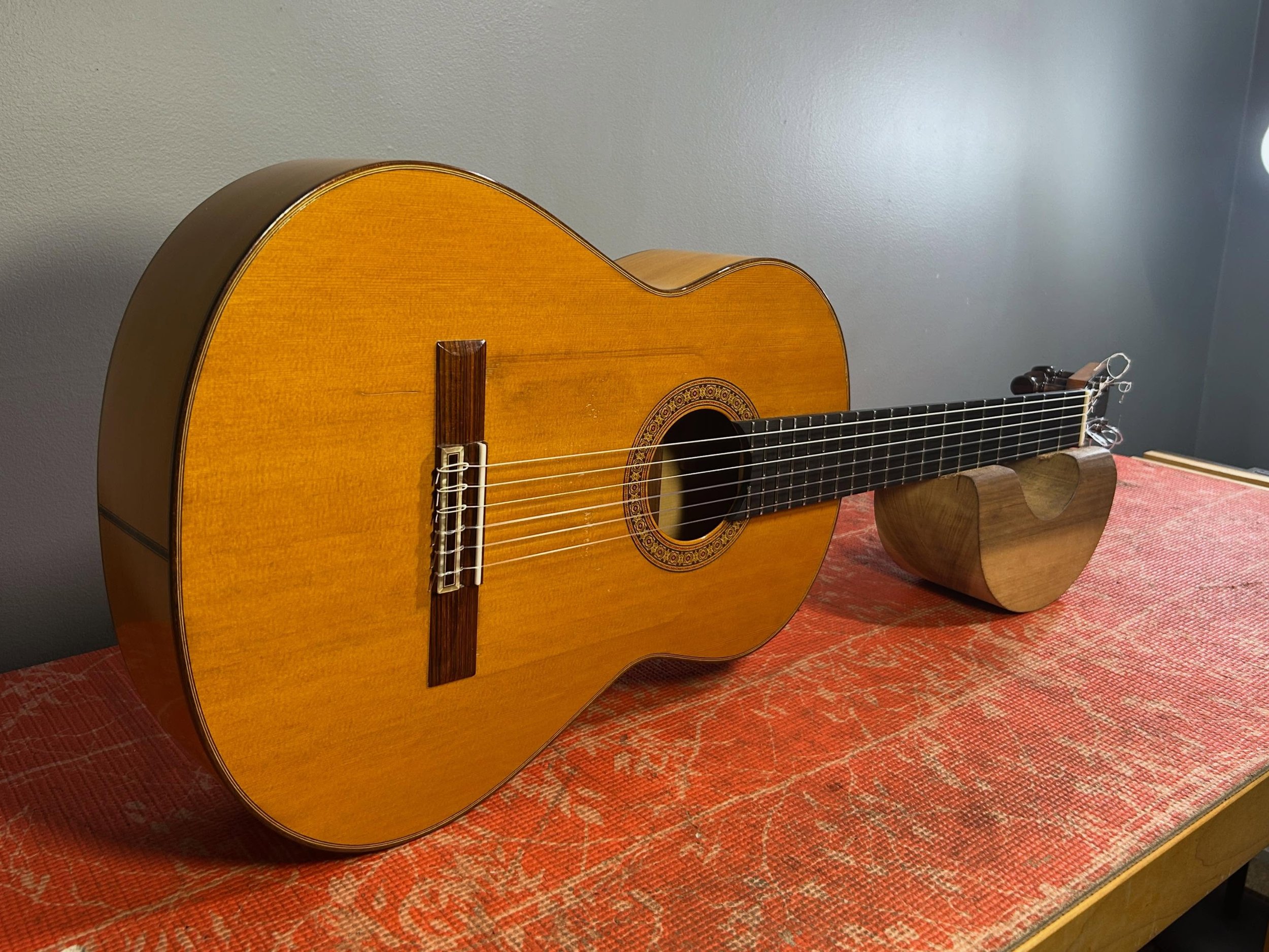 Do any of my luthier friends know more about the Taurus company? All I know is that they were responsible for making some of the student models for Ramirez at some point, probably to keep up with demand. 

A great flamenca blanca built in Spain in 19