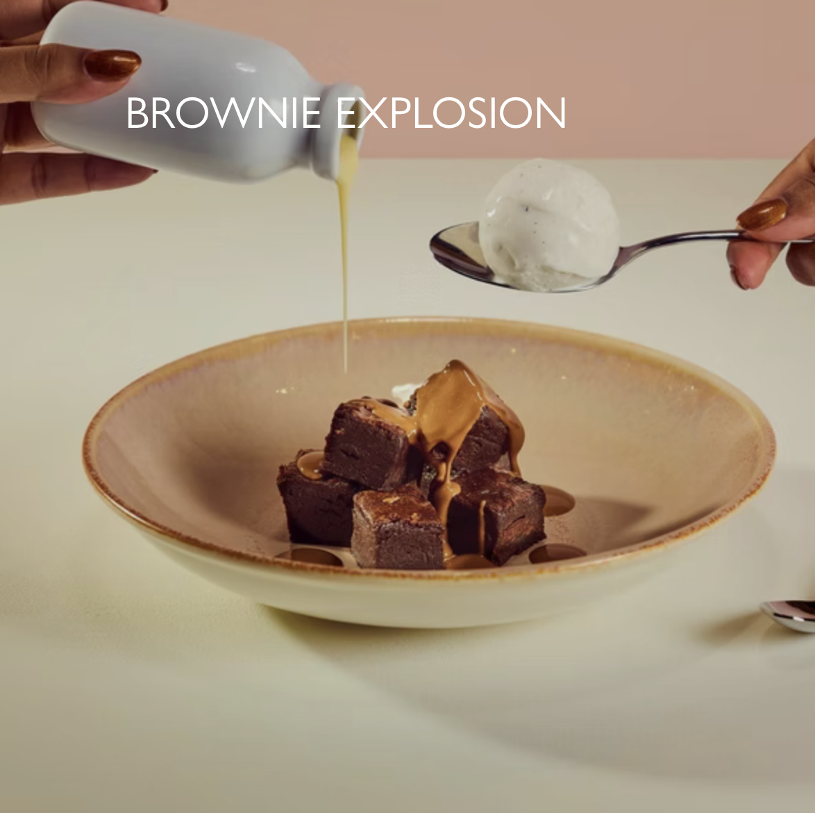 8.25
Indulgent chocolate brownie, warm milk chocolate sauce. 579 kcal
Vegan option available.