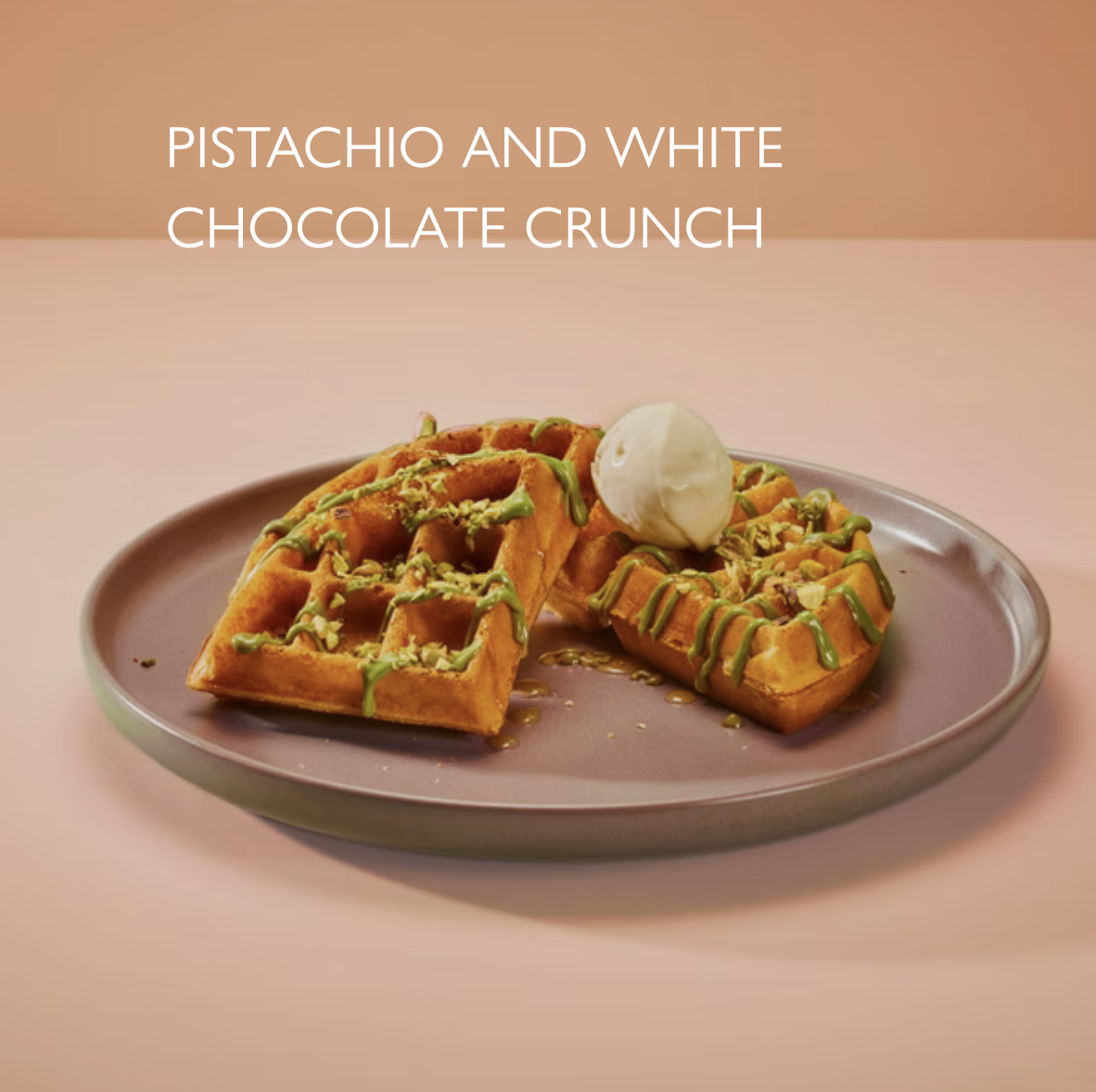 10.25 | Warm kebueno sauce, white chocolate shavings, mini amaretti,
stracciatella gelato. 929 kcal