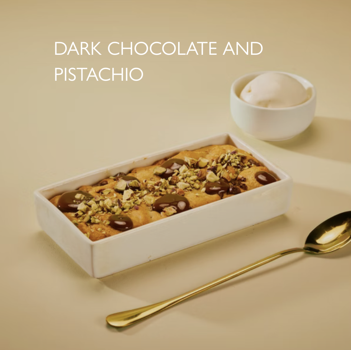 9.95
Warm dark chocolate, crushed pistachios, Sicilian pistachio sauce,Madagascan vanilla gelato. 834 kcal
Vegan option available.