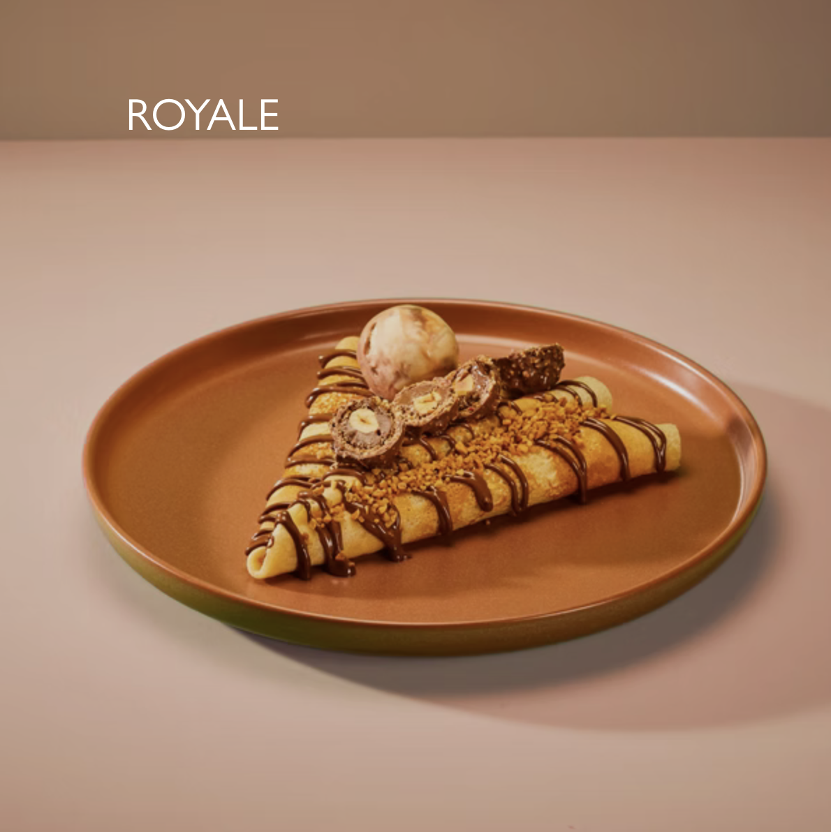  9.75 | Crepe 750 kcal
Nutella, Ferrero Rocher, cocoa hazelnut gelato.
Very low gluten option available.