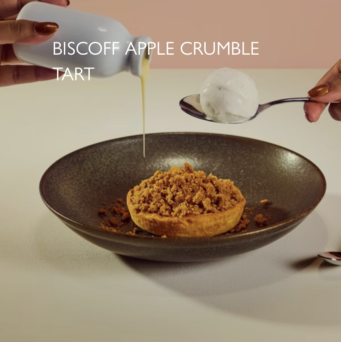 8.25
Bramley apple topped with spiced toasted crumble in a sweet pastry case, Biscoff crumble. 565 kcal
Vegan option available.