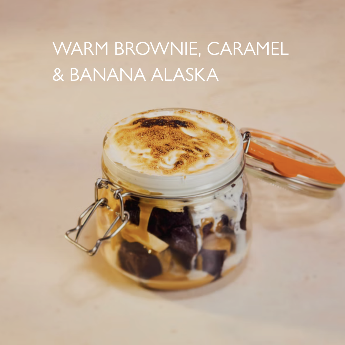 9.50
Warm brownie, banana, stracciatella gelato, banana gelato, salted caramel sauce, torched Fluff. 918 kcal Vegan option available.