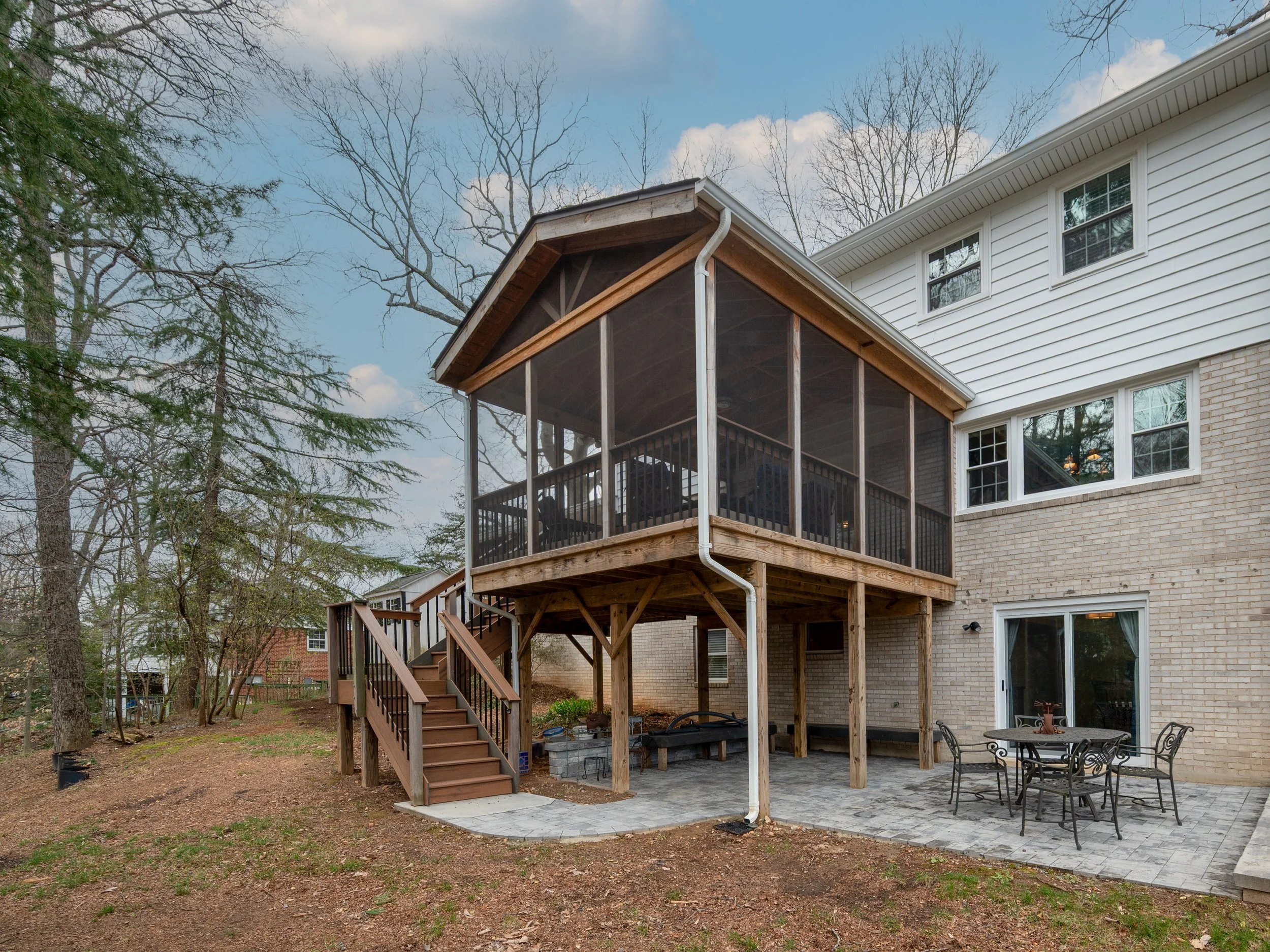 Porch_outside_3.jpg