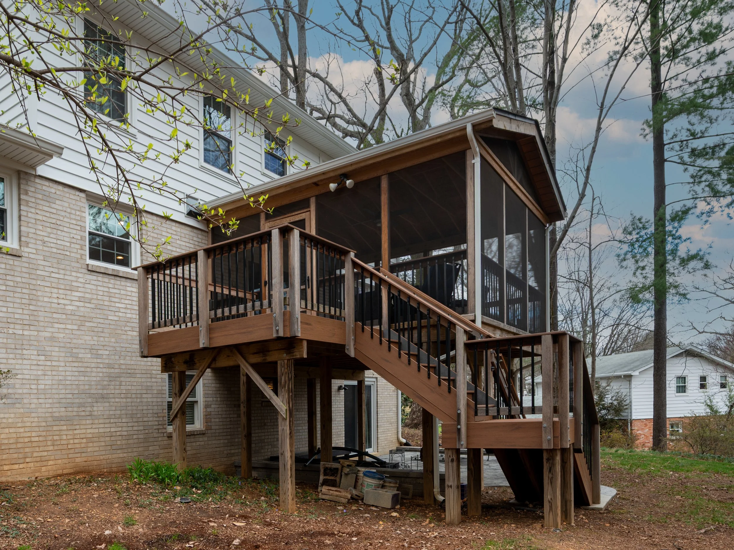 Porch_outside_1.jpg