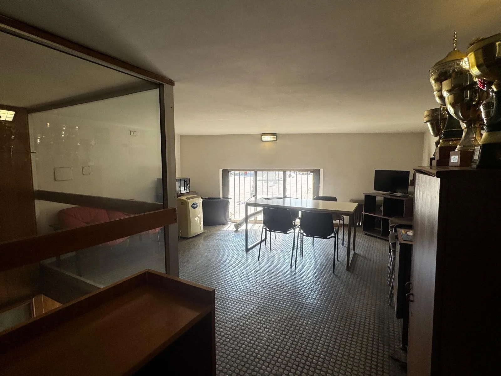 Piano ammezzato - negozio in vendita