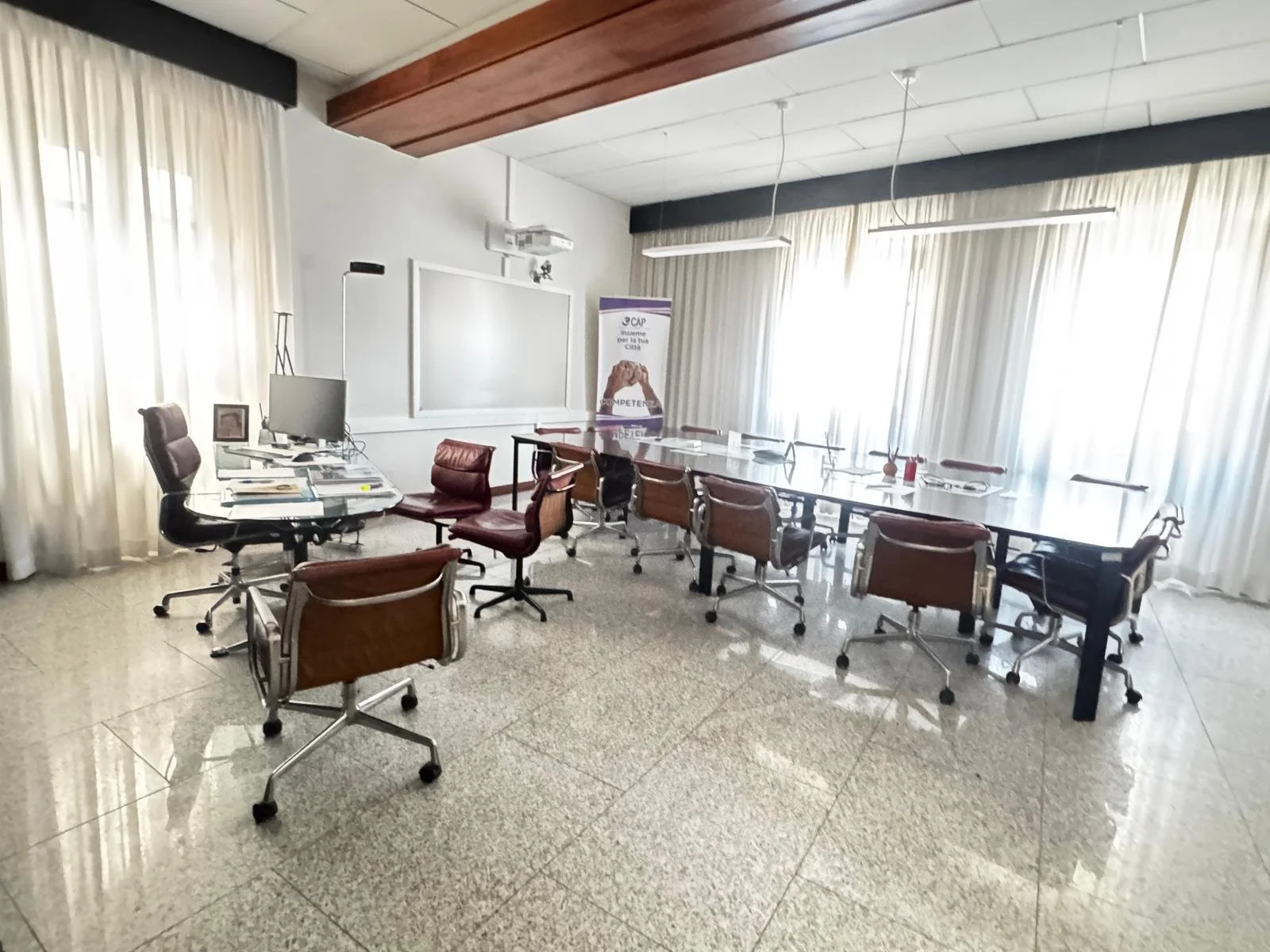 Ampi e luminosi uffici in vendita in Piazza del Duomo a Prato