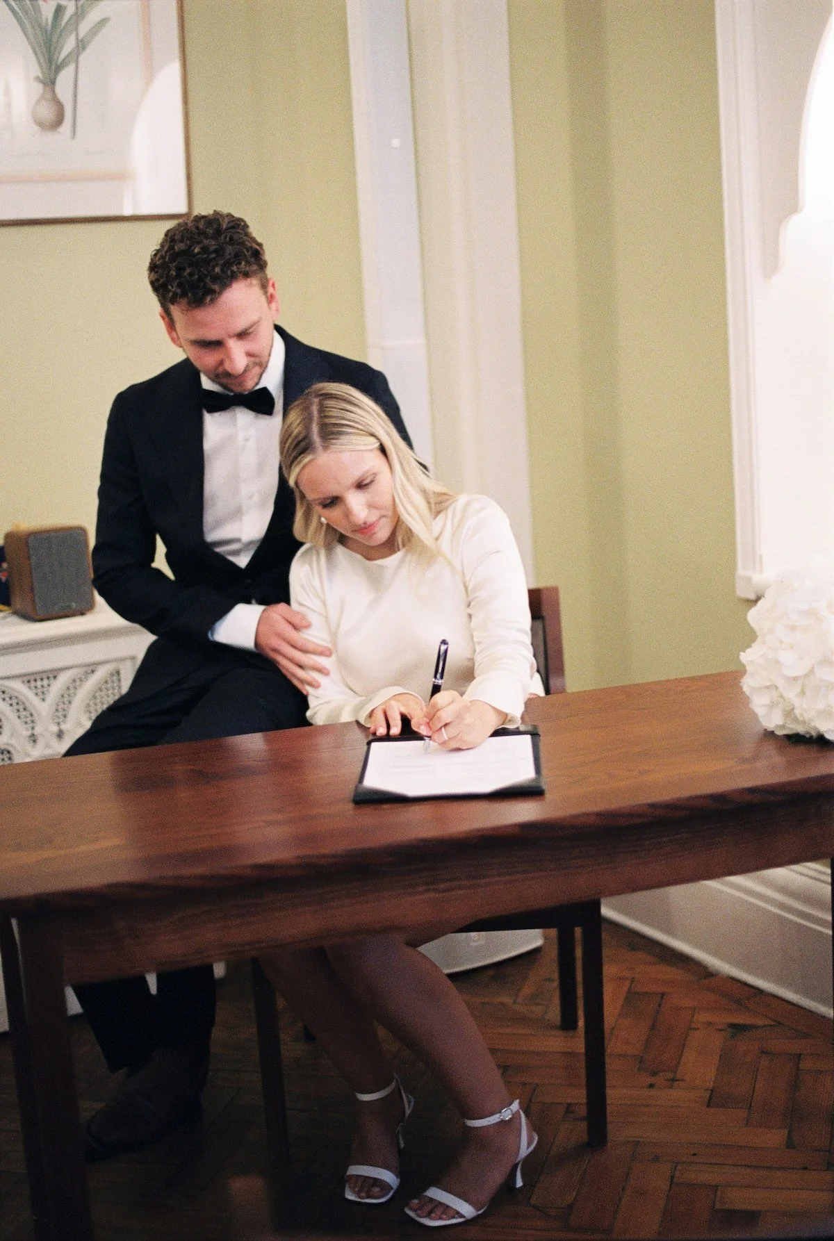 Dan&Harriet-Chelsea-Old-Town-Hall-Wedding-Film-Photography-Sorci-Ledyukova-15.jpg