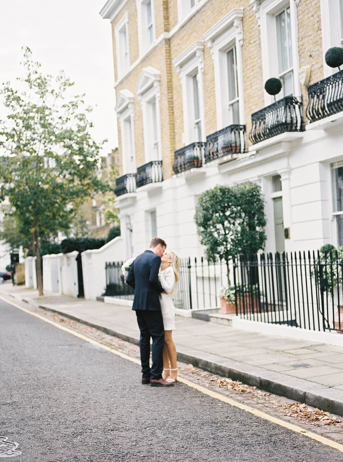 Dan&Harriet-Chelsea-Old-Town-Hall-Wedding-Film-Photography-Sorci-Ledyukova-33.jpg