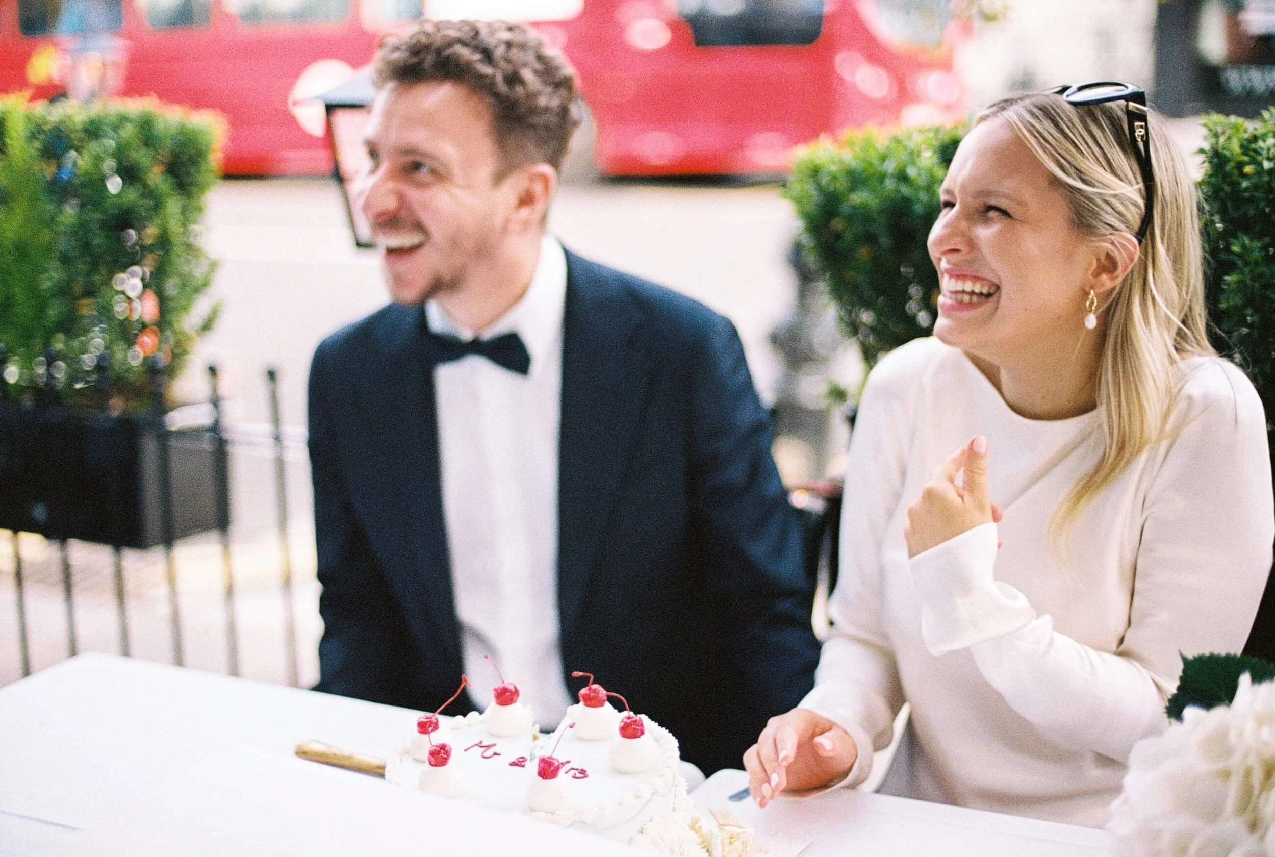 Dan&Harriet-Chelsea-Old-Town-Hall-Wedding-Film-Photography-Sorci-Ledyukova-114.jpg