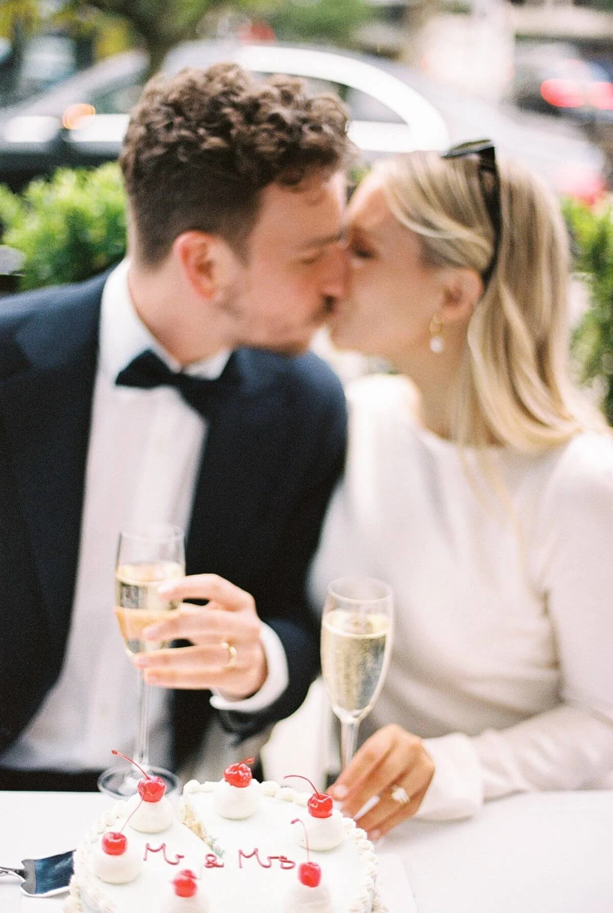Dan&Harriet-Chelsea-Old-Town-Hall-Wedding-Film-Photography-Sorci-Ledyukova-138.jpg