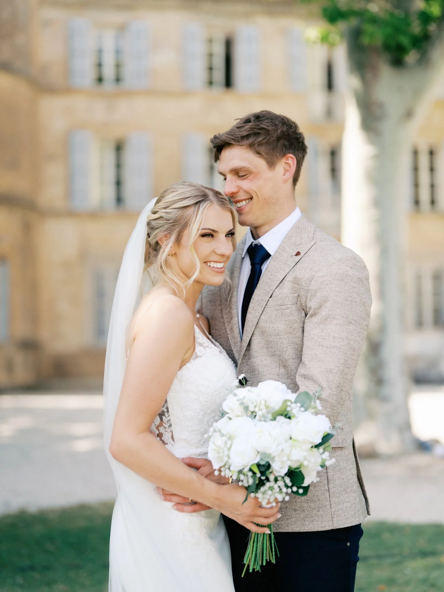Sorci-Ledyukova-Château-Robernier-France-Destination-Wedding-Photographer-29.jpg