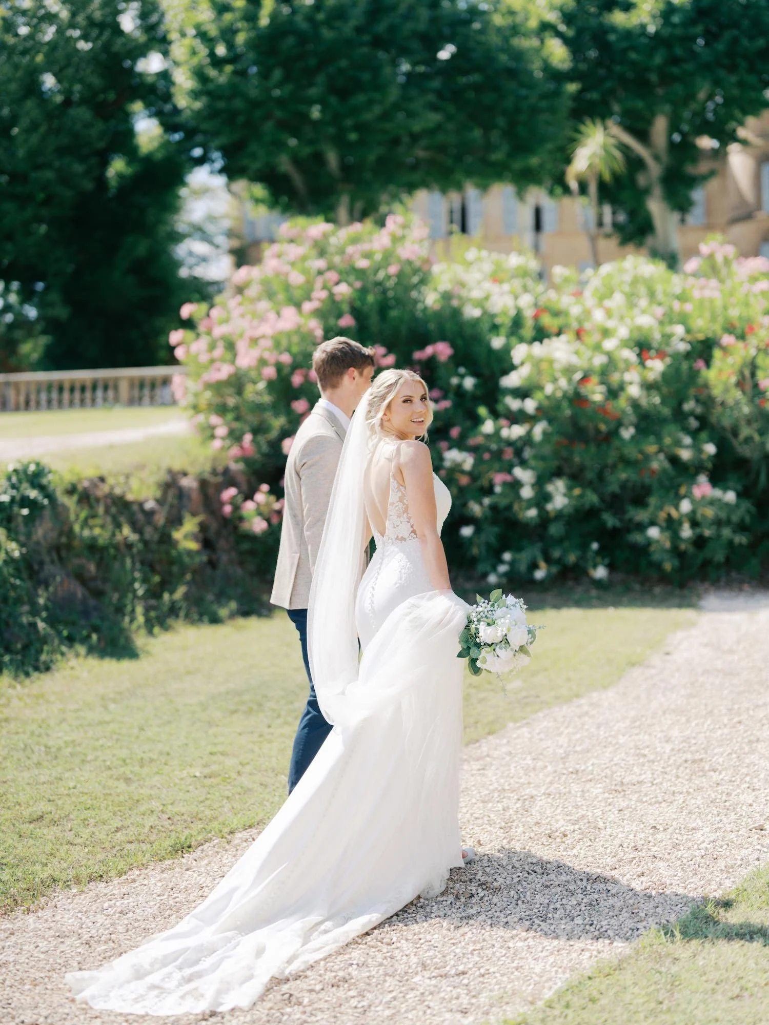 Sorci-Ledyukova-Château-Robernier-France-Destination-Wedding-Photographer-30.jpg