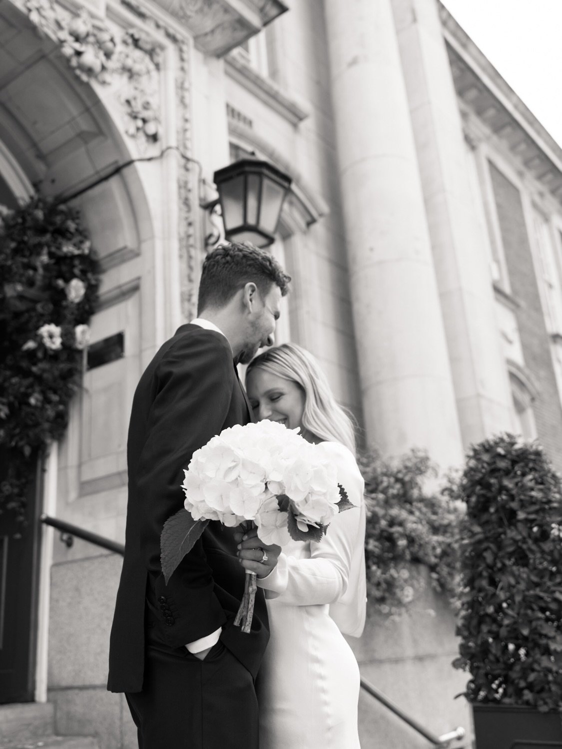 A Chelsea Old Town Hall wedding, captured on 35mm film and digital ( and a bit of Medium format film🥹👌🏼)

There is something so special about intimate London weddings. A ceremony at Chelsea Old Town Hall, a few quiet moments on the steps, the move
