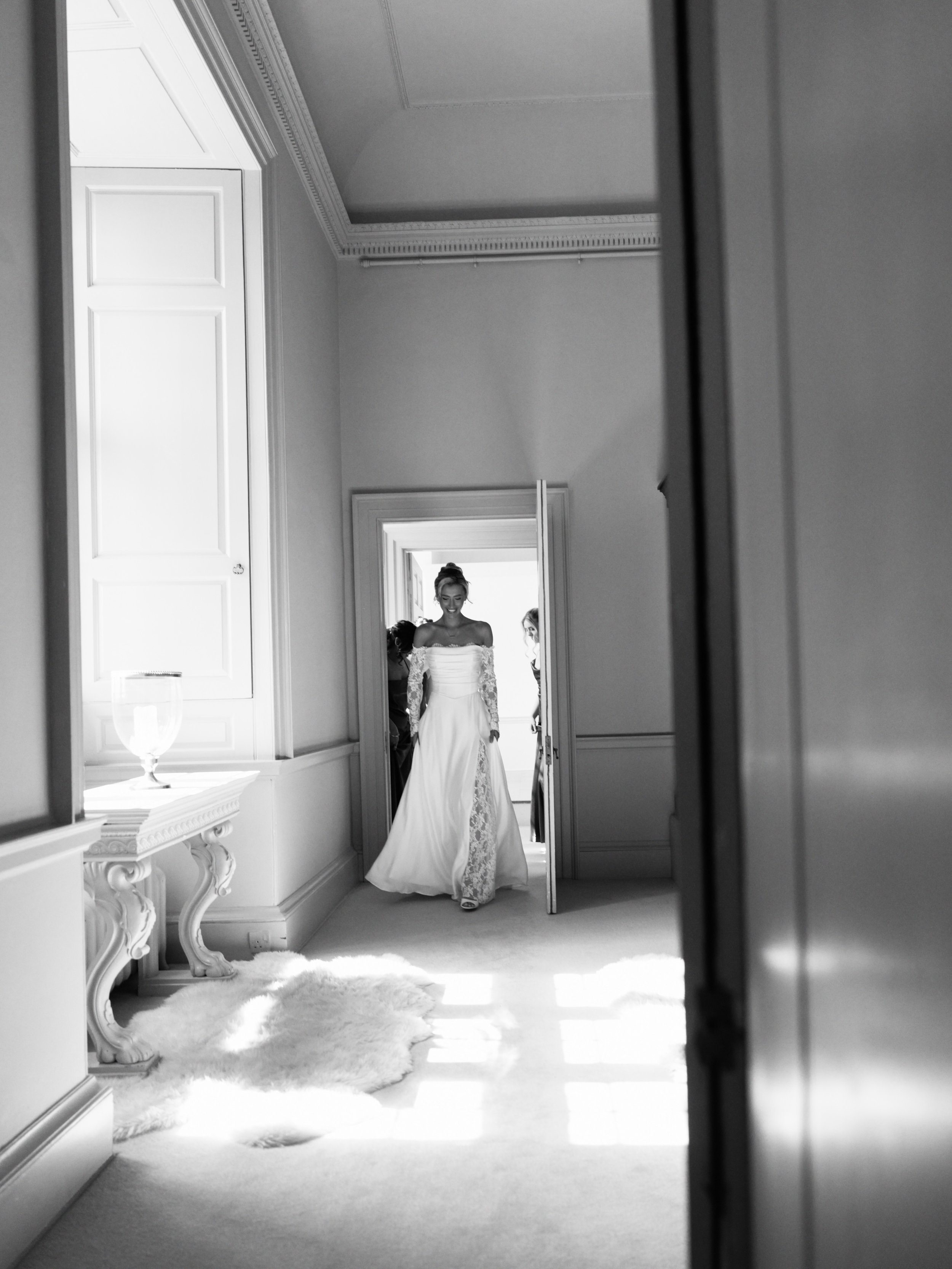 Getting ready, when it is not rushed, is one of the most beautiful parts of the day.

Not because everything needs to be perfectly staged, but because there is space for the morning to actually feel like yours.

The quiet moments, the final touches, 