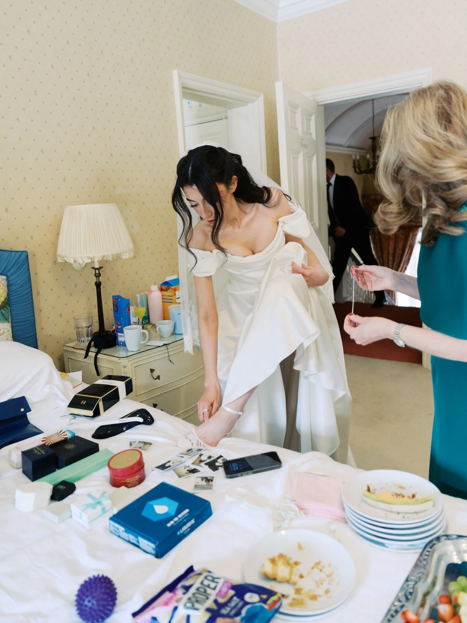 Sorci-Ledyukova-Sam&Rebecca-Wickersley-House-Private-House-Luxury-Marquee-Wedding-Wedding-Bride-Prep-112.jpg