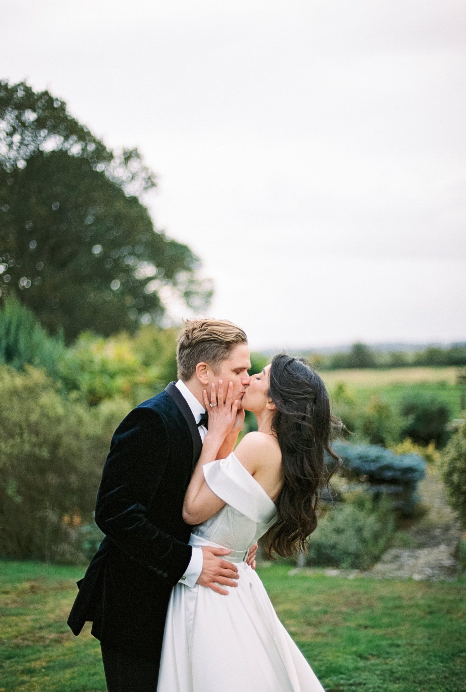 Sorci-Ledyukova-Sam&Rebecca-Wickersley-House-Private-House-Luxury-Marquee-Wedding-Wedding-Bride-&-Groom's-portraits-31.jpg