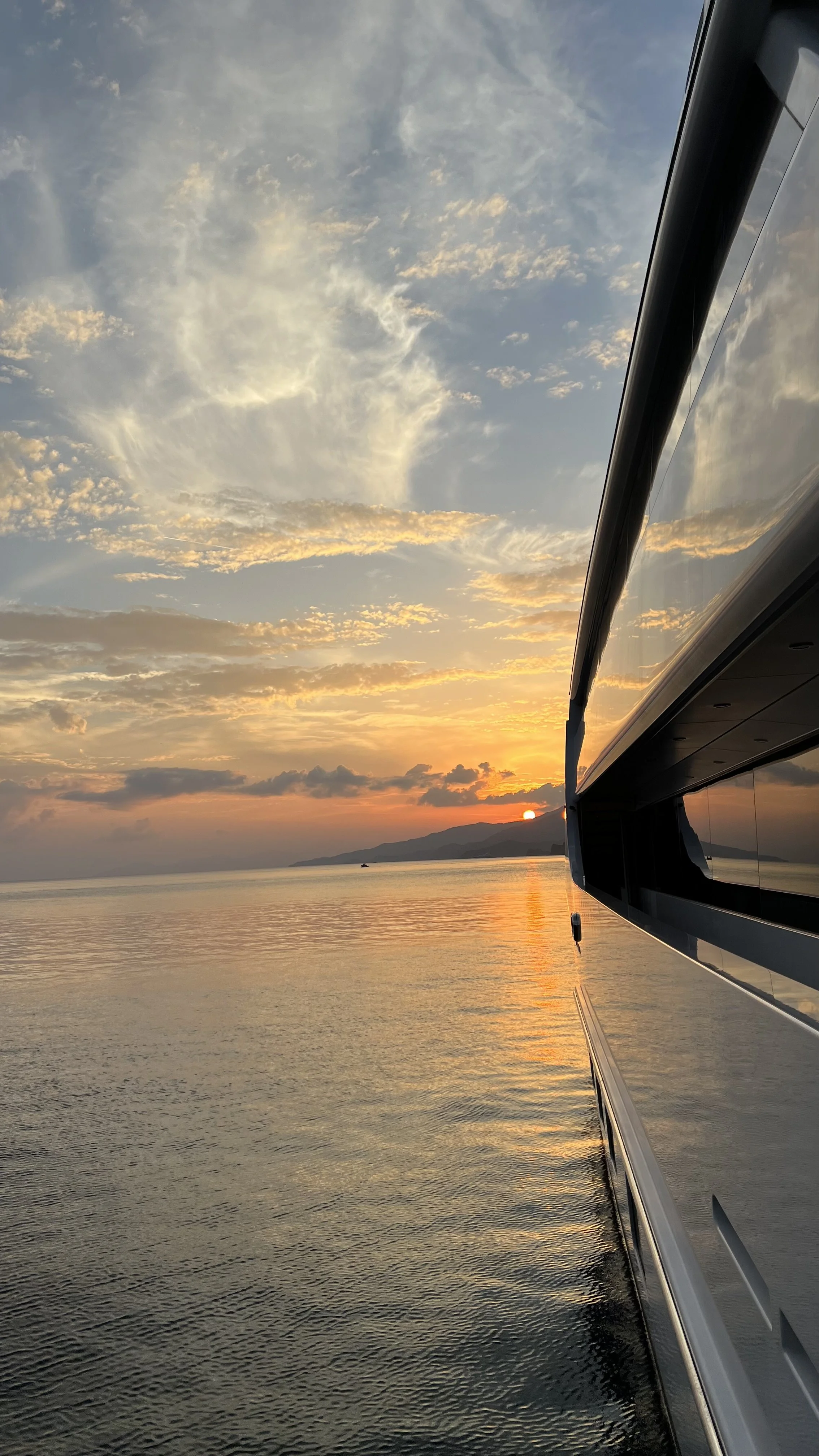 Luxury yacht and private tender arriving at a stylish Bodrum beach club, with guests enjoying a VIP entrance, waterfront ambiance and elegant Aegean lifestyle.