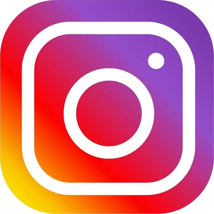 Logo d'Instagram avec un fond dégradé de couleurs chaudes et froides.