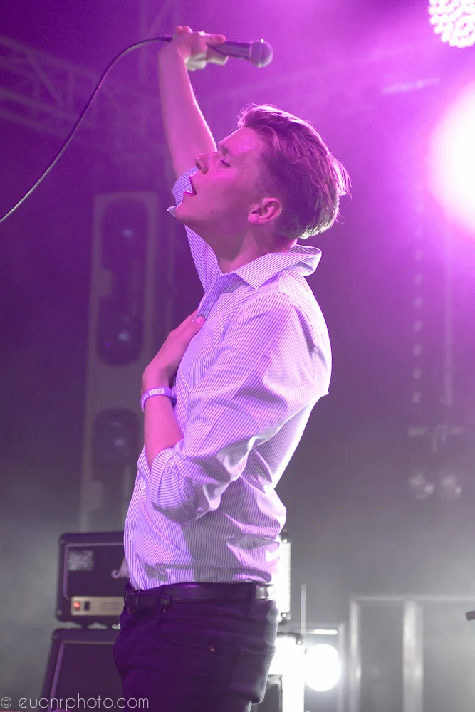  A huge crowd welcomed Frankie & The Heartstrings to Balado 