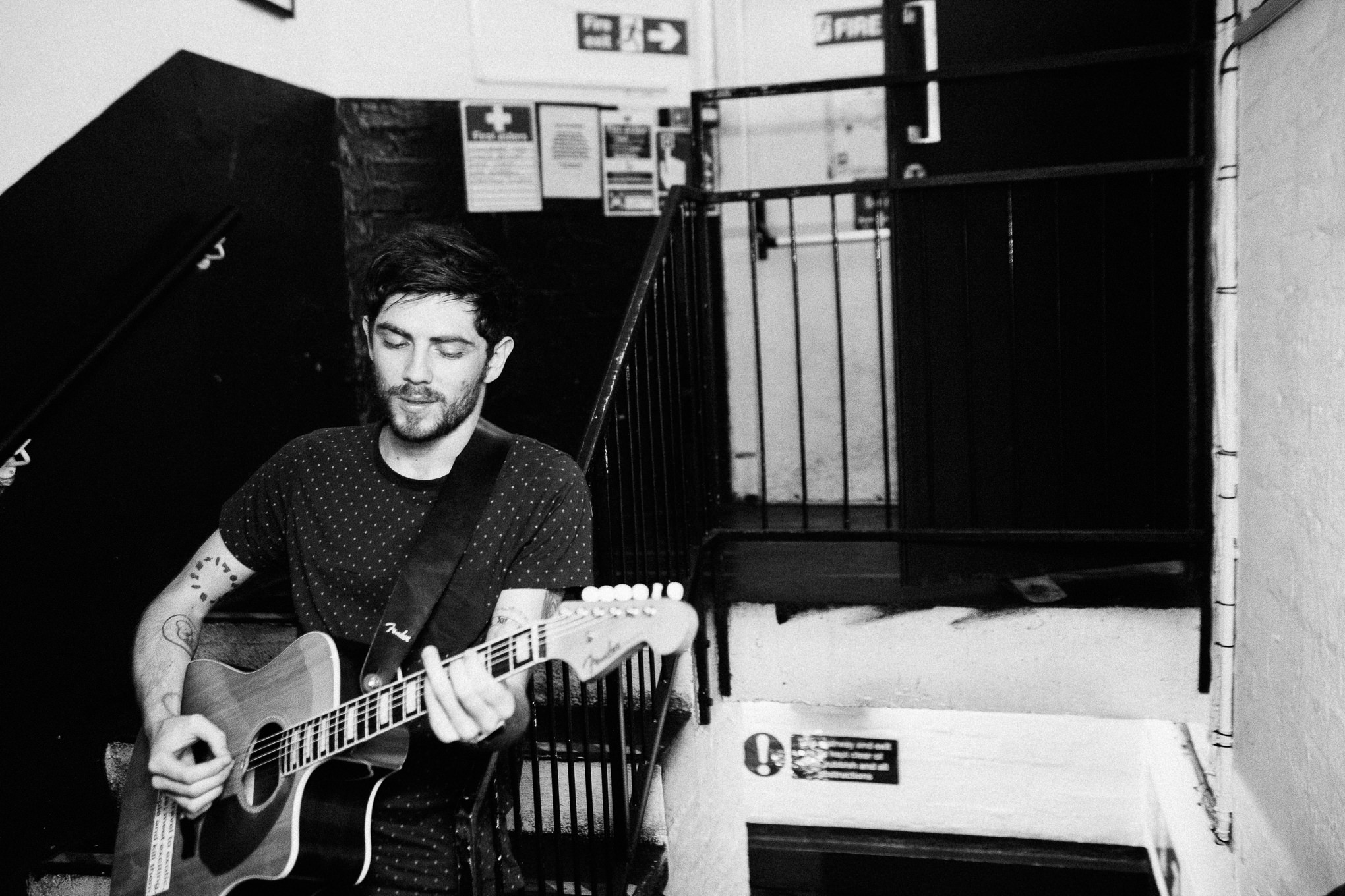  Sam McTrusty of Twin Atlantic, backstage at King Tuts Wah Wah Hut 
