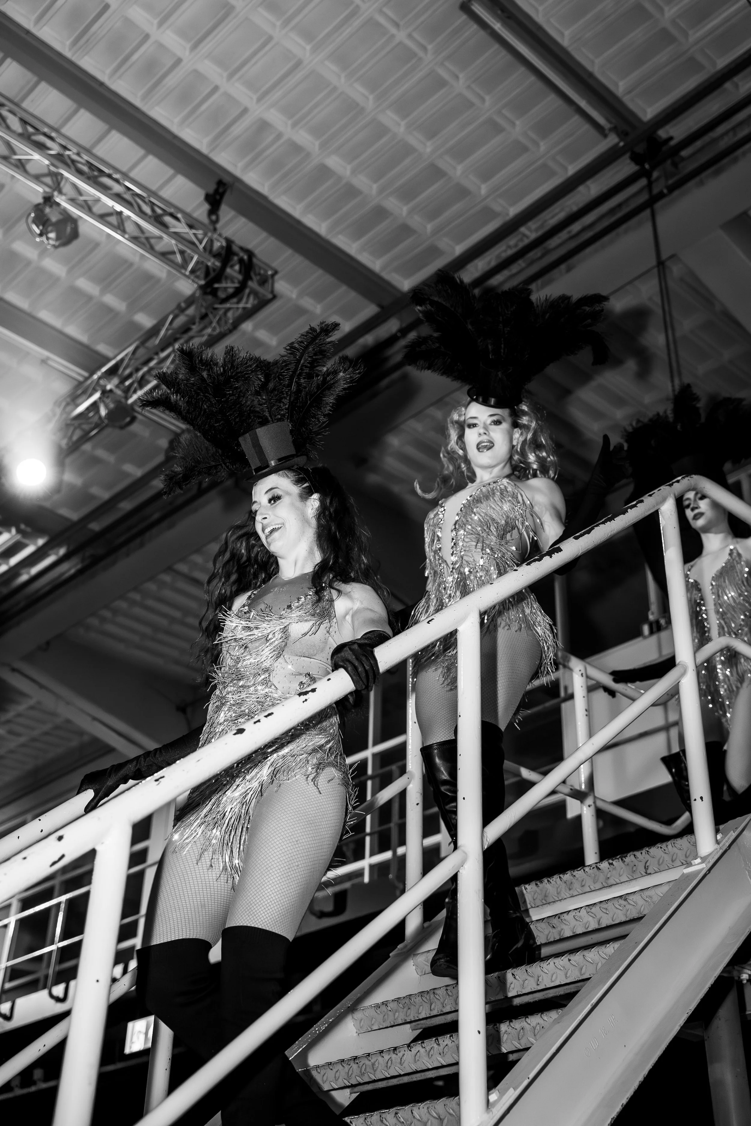 Showdanseressen op corporate event is showgirl style met verentooien