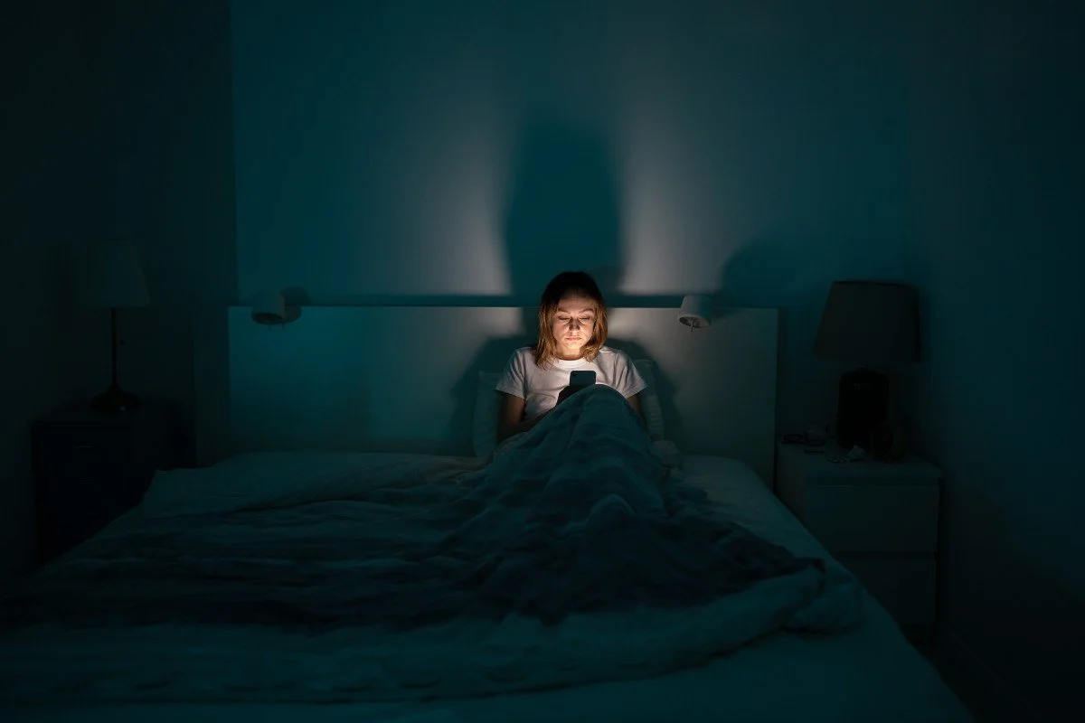How to Stop Doomscrolling Before Bed (and Still Stay Informed)