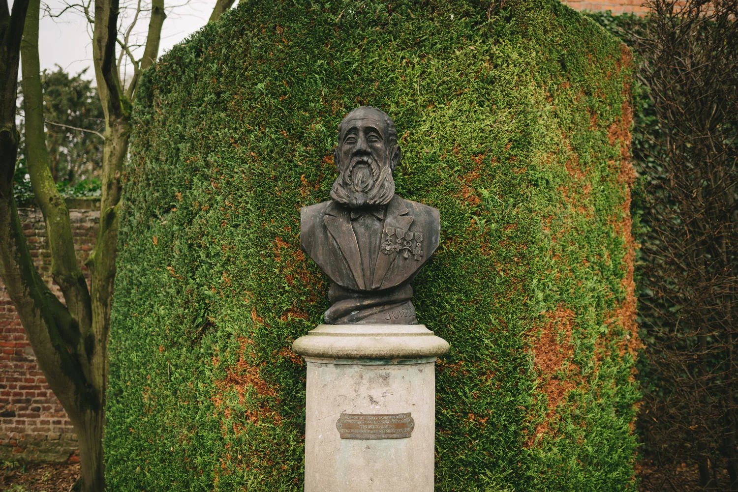  Destination wedding photographers Leuven, Brussels, Belgium.  Elise and Jens wedding. Abbey Herkenrode wedding. Leuven Botanical Gardens, Kruidtuin 