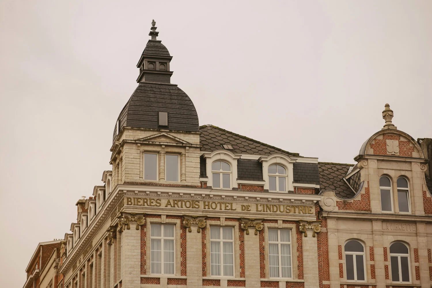  Destination wedding photographers Leuven, Brussels, Belgium.  Elise and Jens wedding. Abbey Herkenrode wedding. Leuven Botanical Gardens, Kruidtuin 