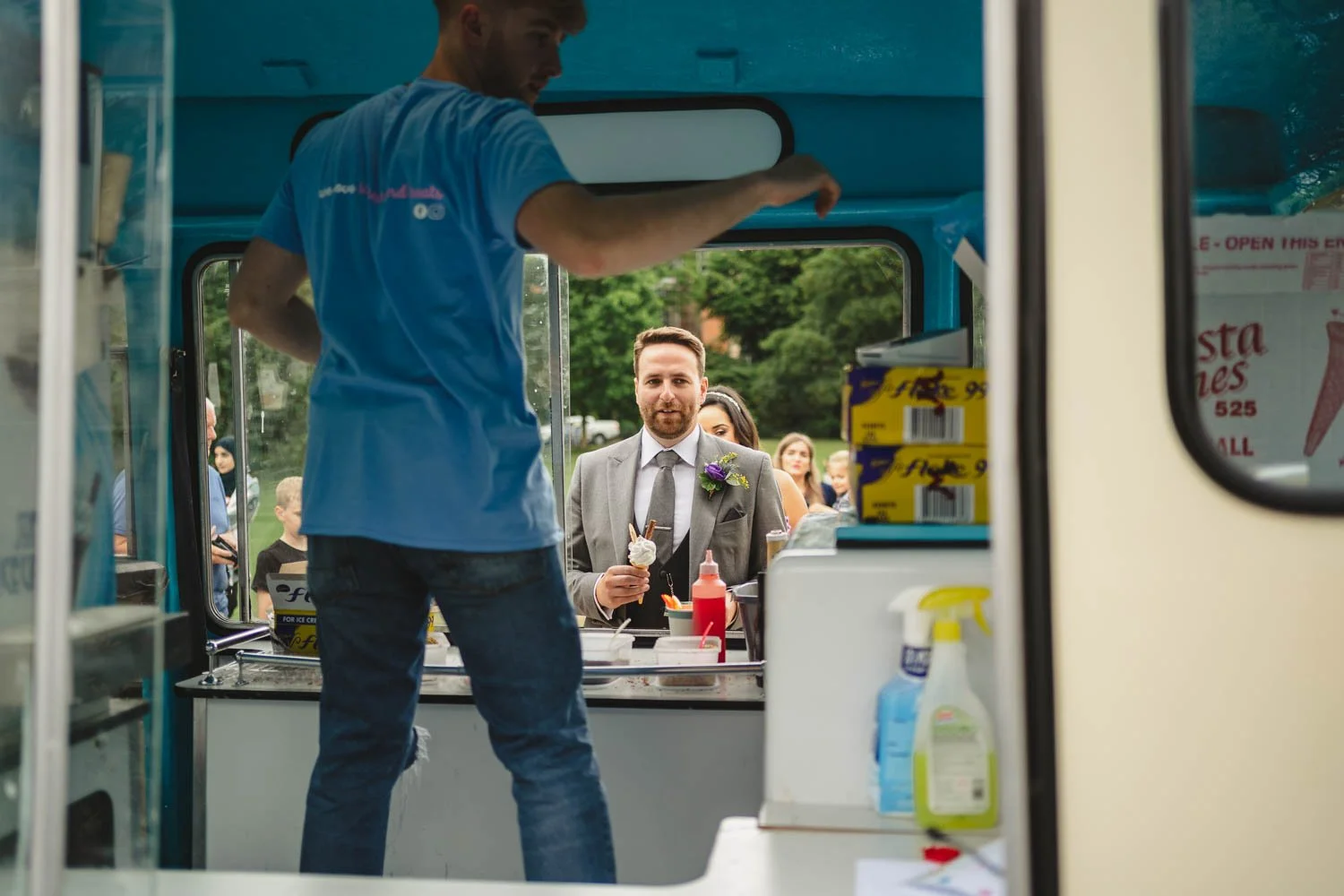  Geraldine and Greg’s cool wedding in the Treehouse at AMPM/Cabaret Supper Club in Belfast.  After their ceremony in Saintfield, we took the couple to Botanic Gardens in Belfast for their Wedding Photos.   