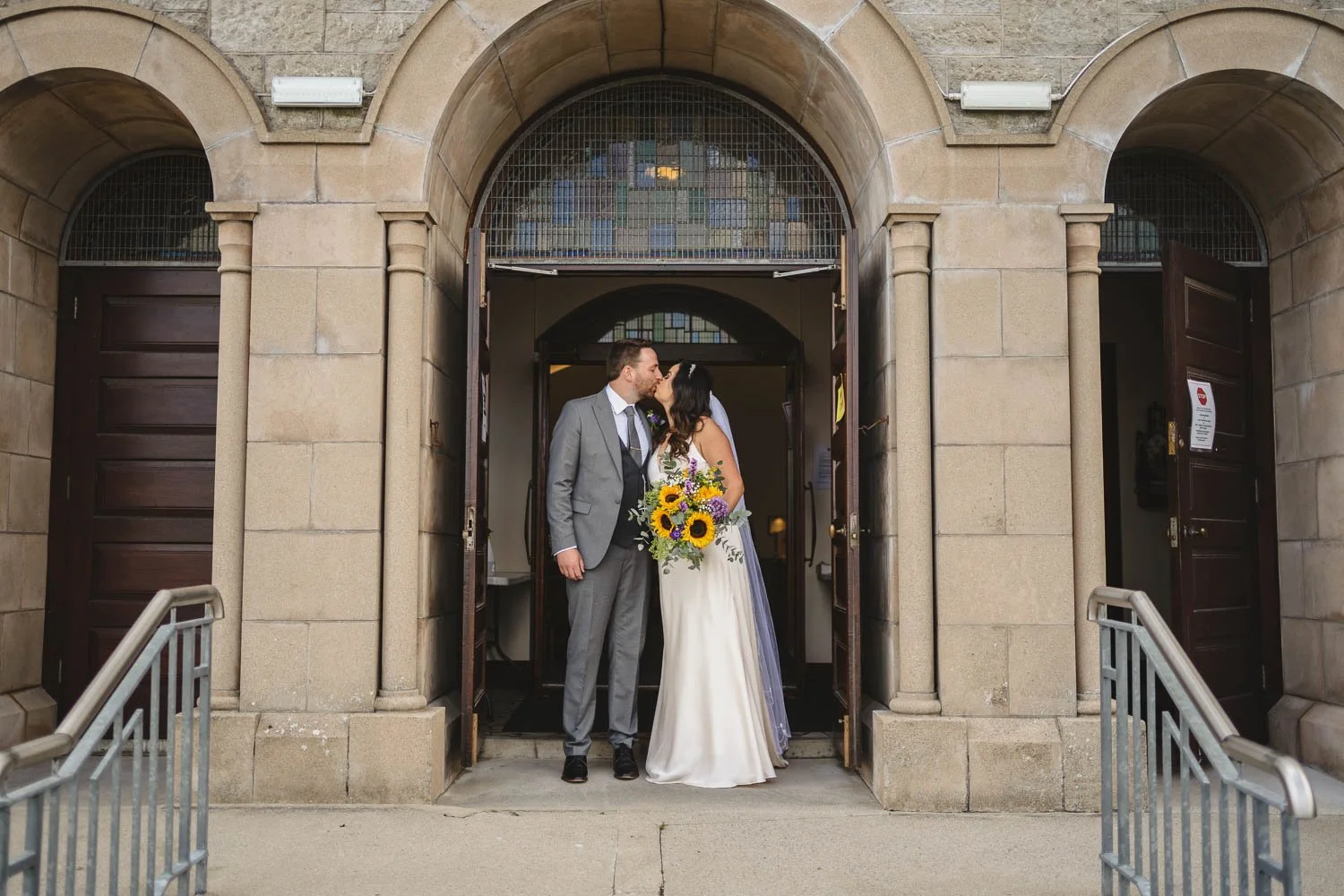  Geraldine and Greg’s cool wedding in the Treehouse at AMPM/Cabaret Supper Club in Belfast.  After their ceremony in Saintfield, we took the couple to Botanic Gardens in Belfast for their Wedding Photos.   