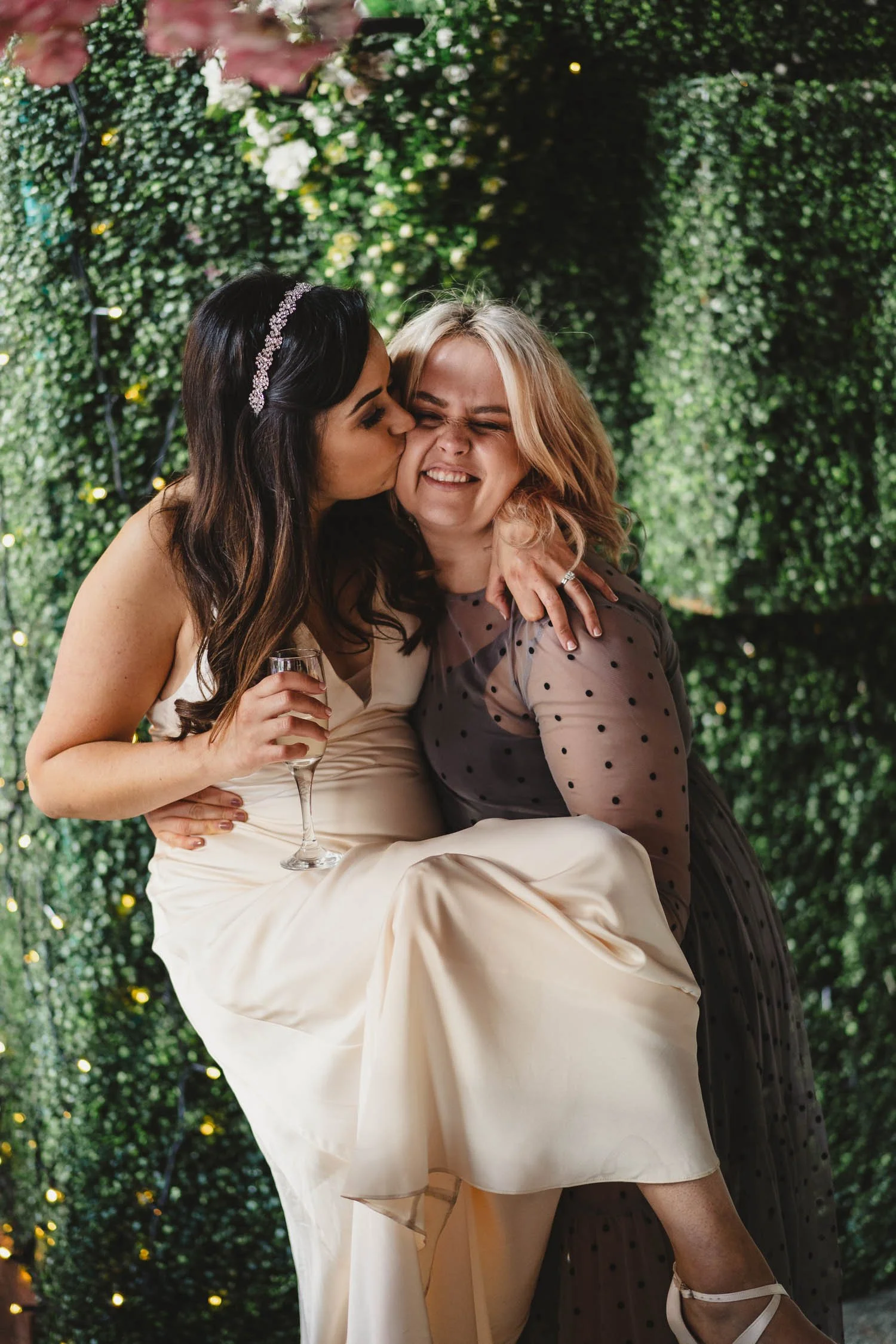  Geraldine and Greg’s cool wedding in the Treehouse at AMPM/Cabaret Supper Club in Belfast.  After their ceremony in Saintfield, we took the couple to Botanic Gardens in Belfast for their Wedding Photos.   