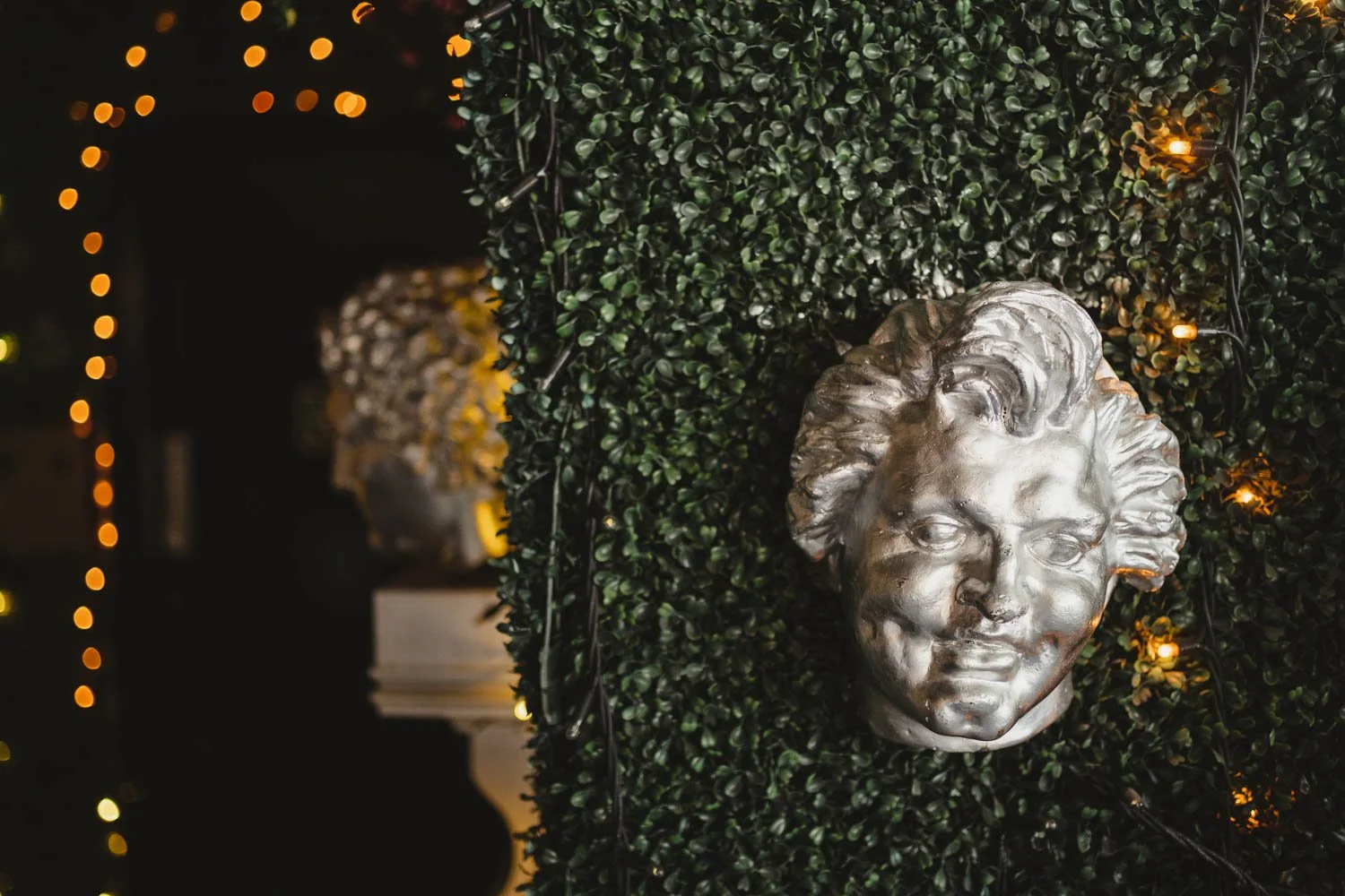  Geraldine and Greg’s cool wedding in the Treehouse at AMPM/Cabaret Supper Club in Belfast.  After their ceremony in Saintfield, we took the couple to Botanic Gardens in Belfast for their Wedding Photos.   