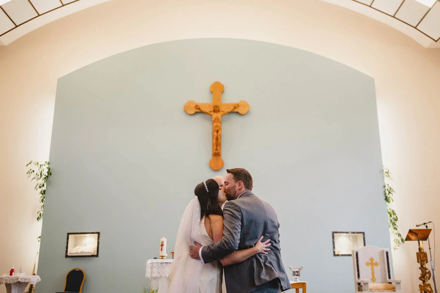  Geraldine and Greg’s cool wedding in the Treehouse at AMPM/Cabaret Supper Club in Belfast.  After their ceremony in Saintfield, we took the couple to Botanic Gardens in Belfast for their Wedding Photos.   
