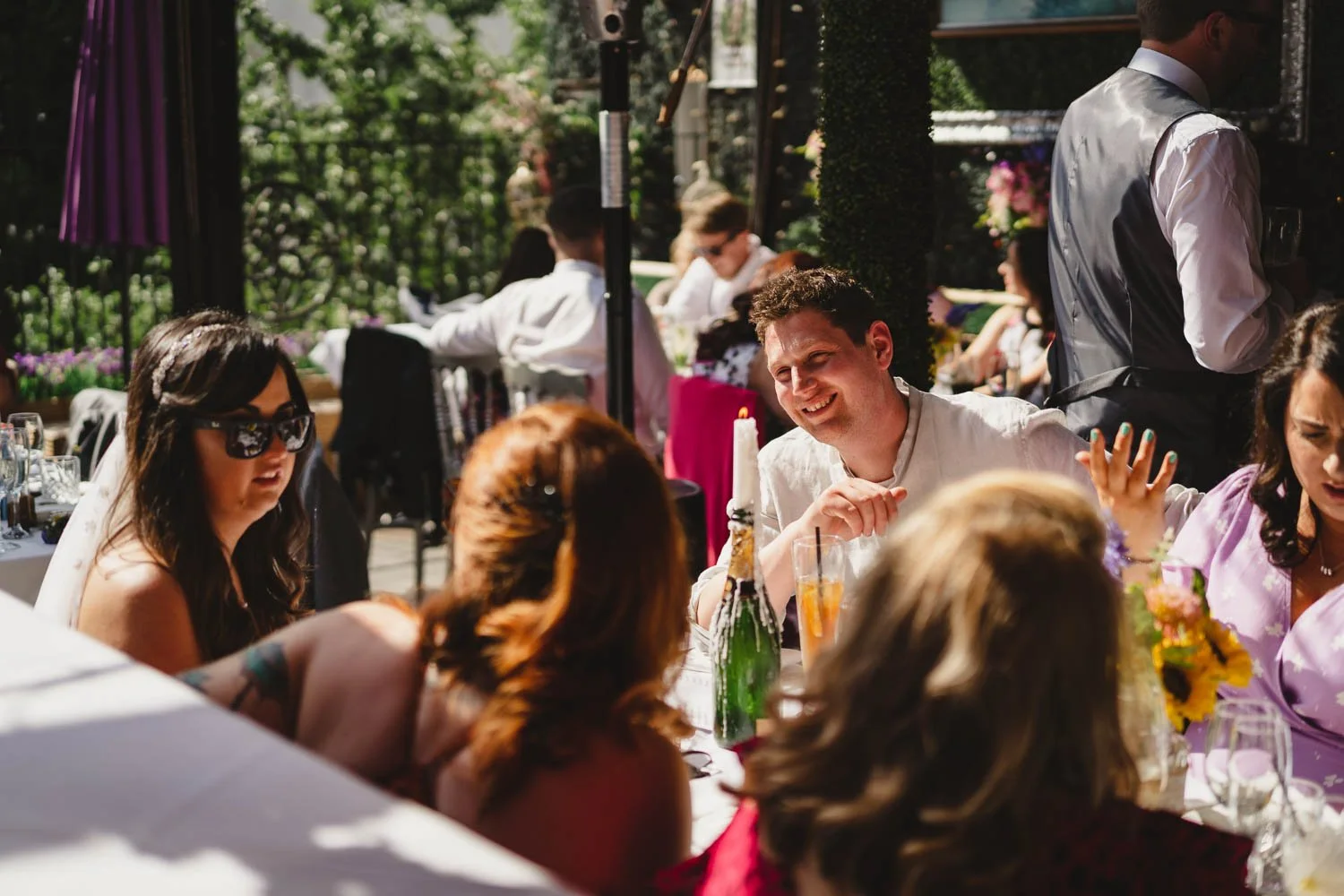  Geraldine and Greg’s cool wedding in the Treehouse at AMPM/Cabaret Supper Club in Belfast.  After their ceremony in Saintfield, we took the couple to Botanic Gardens in Belfast for their Wedding Photos.   