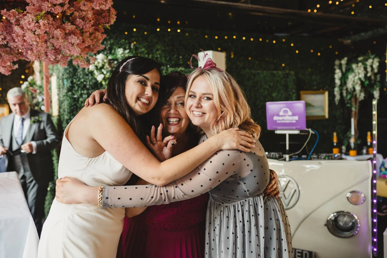  Geraldine and Greg’s cool wedding in the Treehouse at AMPM/Cabaret Supper Club in Belfast.  After their ceremony in Saintfield, we took the couple to Botanic Gardens in Belfast for their Wedding Photos.   