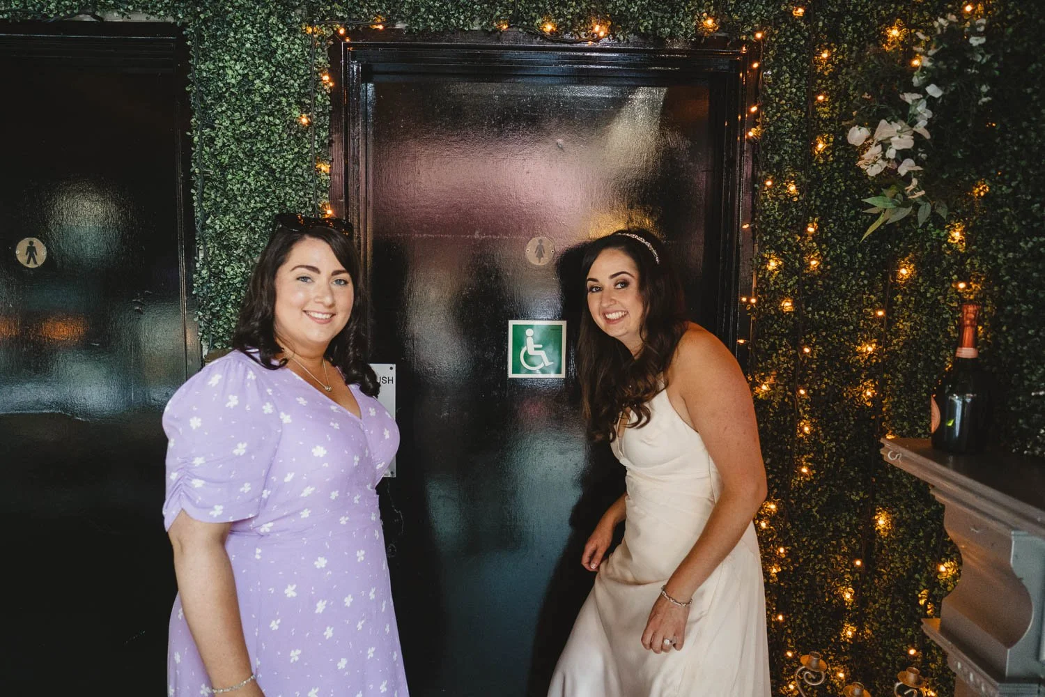  Geraldine and Greg’s cool wedding in the Treehouse at AMPM/Cabaret Supper Club in Belfast.  After their ceremony in Saintfield, we took the couple to Botanic Gardens in Belfast for their Wedding Photos.   