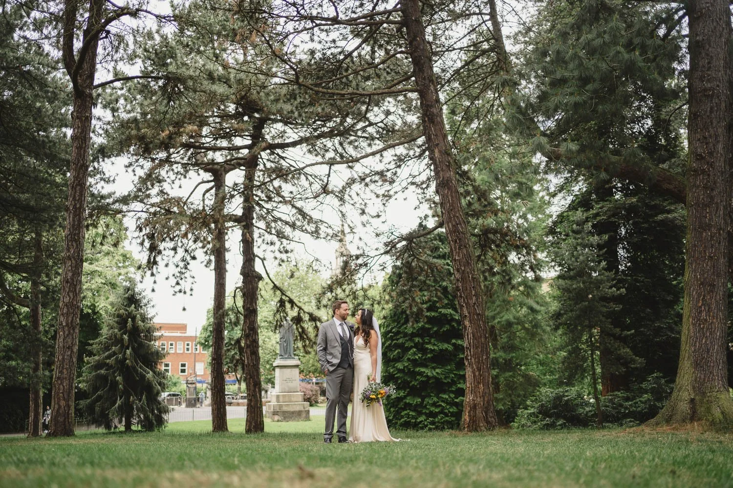  Geraldine and Greg’s cool wedding in the Treehouse at AMPM/Cabaret Supper Club in Belfast.  After their ceremony in Saintfield, we took the couple to Botanic Gardens in Belfast for their Wedding Photos.   