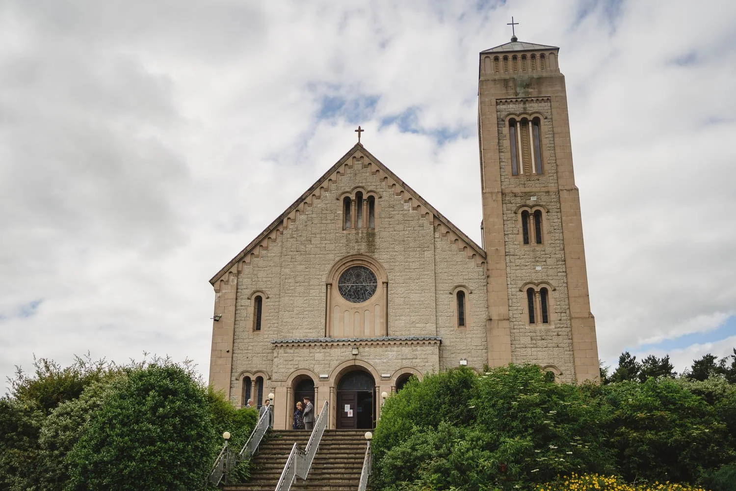  Geraldine and Greg’s cool wedding in the Treehouse at AMPM/Cabaret Supper Club in Belfast.  After their ceremony in Saintfield, we took the couple to Botanic Gardens in Belfast for their Wedding Photos.   