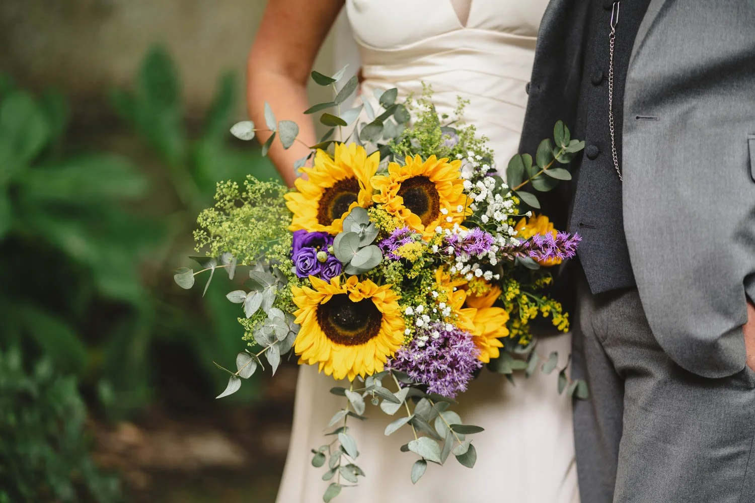  Geraldine and Greg’s cool wedding in the Treehouse at AMPM/Cabaret Supper Club in Belfast.  After their ceremony in Saintfield, we took the couple to Botanic Gardens in Belfast for their Wedding Photos.   
