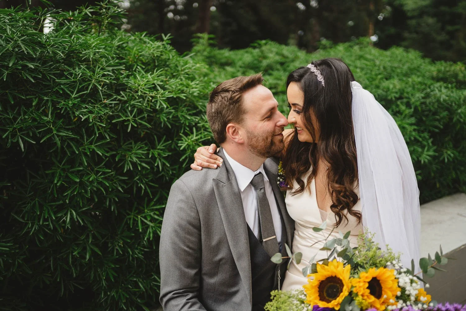  Geraldine and Greg’s cool wedding in the Treehouse at AMPM/Cabaret Supper Club in Belfast.  After their ceremony in Saintfield, we took the couple to Botanic Gardens in Belfast for their Wedding Photos.   