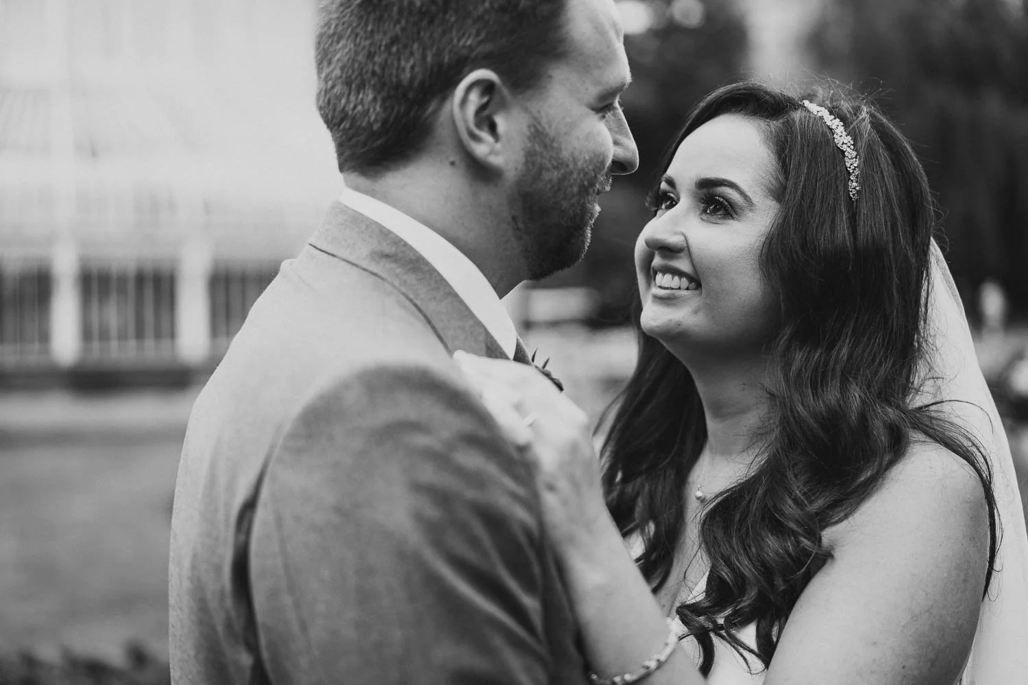  Geraldine and Greg’s cool wedding in the Treehouse at AMPM/Cabaret Supper Club in Belfast.  After their ceremony in Saintfield, we took the couple to Botanic Gardens in Belfast for their Wedding Photos.   